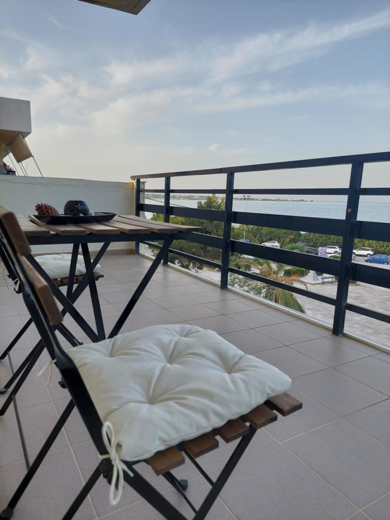 Eleni'S Seafront Apartment 아르테미다 외부 사진
