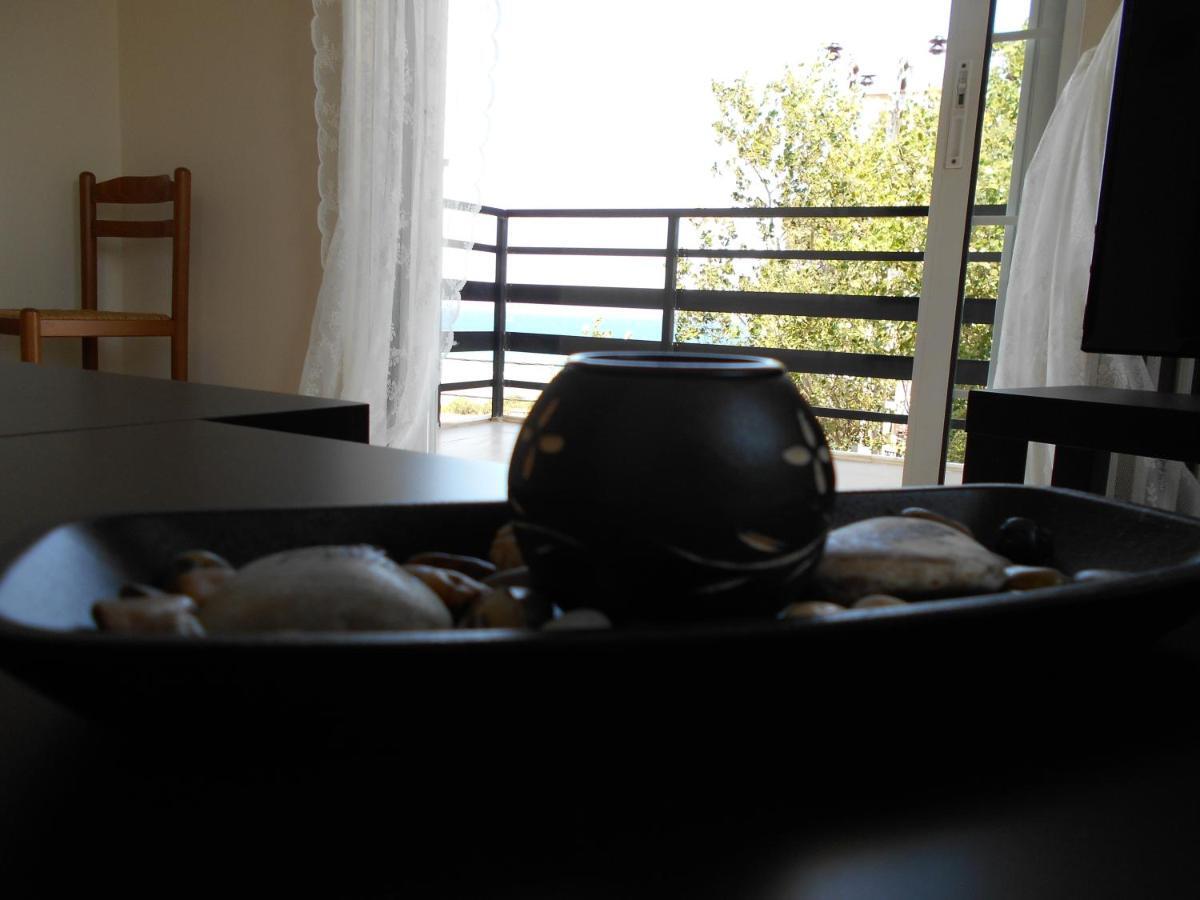 Eleni'S Seafront Apartment 아르테미다 외부 사진